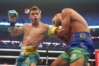 Boxeador Canelo Álvarez de clase de peso supermedio